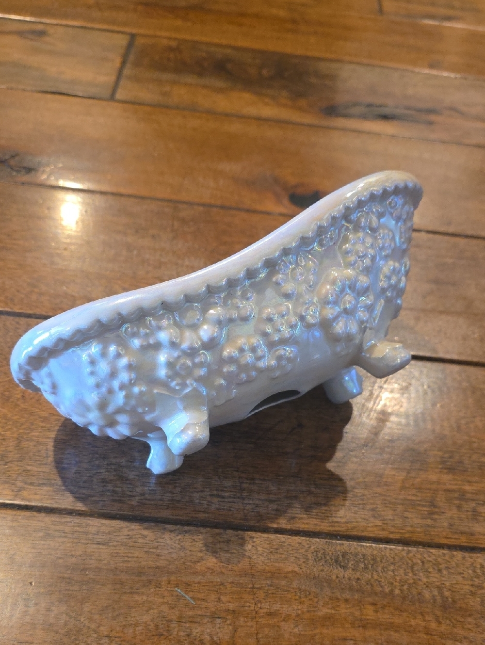 Iridescent White Decorative Mini Clawfoot Tub Soap Dish Floral Accents - Picture 4 of 6